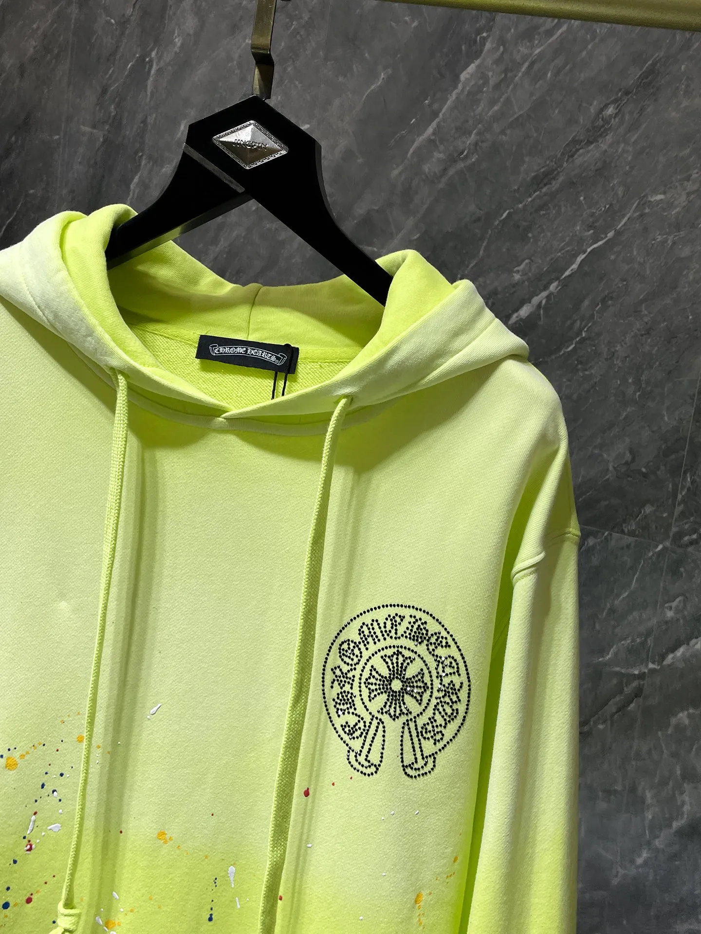 P300 Chrome Hearts Autumn and Winter 2055 Counter Synchronization The highest version! ! Crow Heart Cross Horseshoe Gradient Washed Water Splash Ink Hot Diamond Heavy Industry Sweater Improved Customized Version 1:1 High Weight High Quality Fabric Recommended Colors: Gradient Black Gradient Pink Gradient Green Code Number: S, M, L, XL